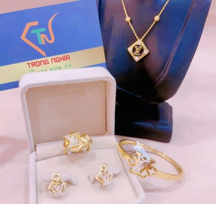 z4895403394948 82ff349155368fd3fc41f6329241df6c e1702894759740 424x400 - Vàng và những điều không phải ai cũng biết ?