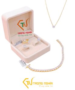 anh-trang-suc-kieu-xoan-tiem-vang-trong-nghia